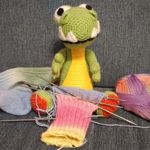 Z.B. gestrickte und gehäkelte Waren